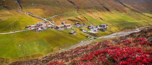 Este es el pueblo más alto de Europa: está en Suiza y es tan bonito que parece un decorado de cine