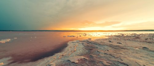 Esta laguna de color rosa parece de otro planeta: est&aacute; en Espa&ntilde;a y es perfecta para la primavera