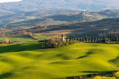 El pueblo más encantador de Italia está en la cima de un monte de la Toscana: tiene calles empinadas, palacios renacentistas y vistas increíbles