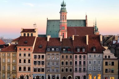 Torres de cristal y mucha historia: te contamos todos los motivos para visitar Varsovia
