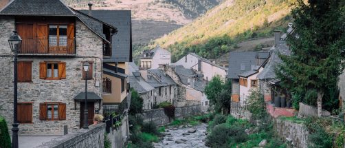 Estos pueblos españoles compiten por un reconocimiento único: tienes que visitarlos antes de que se llenen