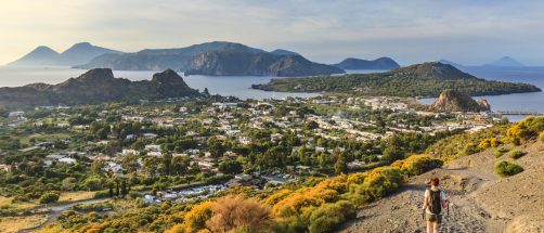 Esta isla volcánica en Italia tiene un balneario al aire libre espectacular con termas de lodo caliente