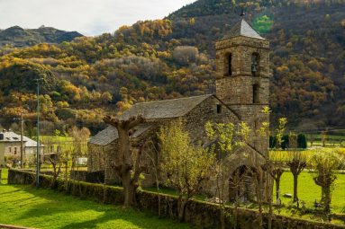 Este pueblo catalán es perfecto para una escapada: tiene un restaurante en la Guía Michelin y una iglesia Patrimonio de la Humanidad