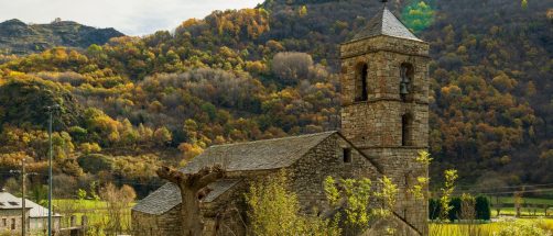 Este pueblo catalán es perfecto para una escapada: tiene un restaurante en la Guía Michelin y una iglesia Patrimonio de la Humanidad