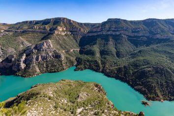 La ruta de senderismo más bonita de Valencia: un mirador único, mucha naturaleza y un pueblo precioso con un castillo