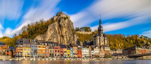 La ciudad más fotogénica de Bélgica: tiene casas de colores, una ciudadela monumental y paisajes que parecen una pintura