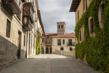 Este es el pueblo histórico que Carlos V visitó en siglo XVI y que 500 años después sigue celebrando su llegada: te contamos cuándo