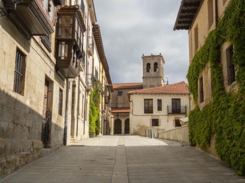 Este es el pueblo histórico que Carlos V visitó en siglo XVI y que 500 años después sigue celebrando su llegada: te contamos cuándo