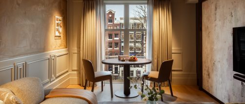 Este es el hotel m&aacute;s art&iacute;stico de &Aacute;msterdam: acaba de abrir en un palacio del siglo XVII con vistas al canal
