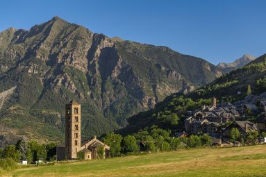 Este valle de alta montaña es idílico y tiene las iglesias románicas más bonitas del norte de España