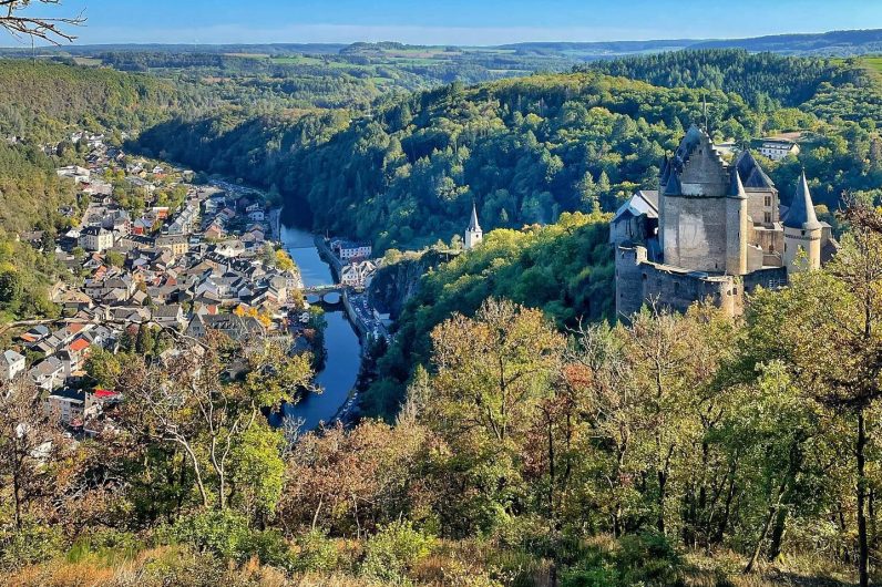 Este pueblo medieval en Luxemburgo tiene un castillo que te dejará sin palabras