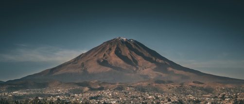 Volcanes, hoteles boutique y casas blancas: descubre Arequipa, la ciudad m&aacute;s bonita de Per&uacute;