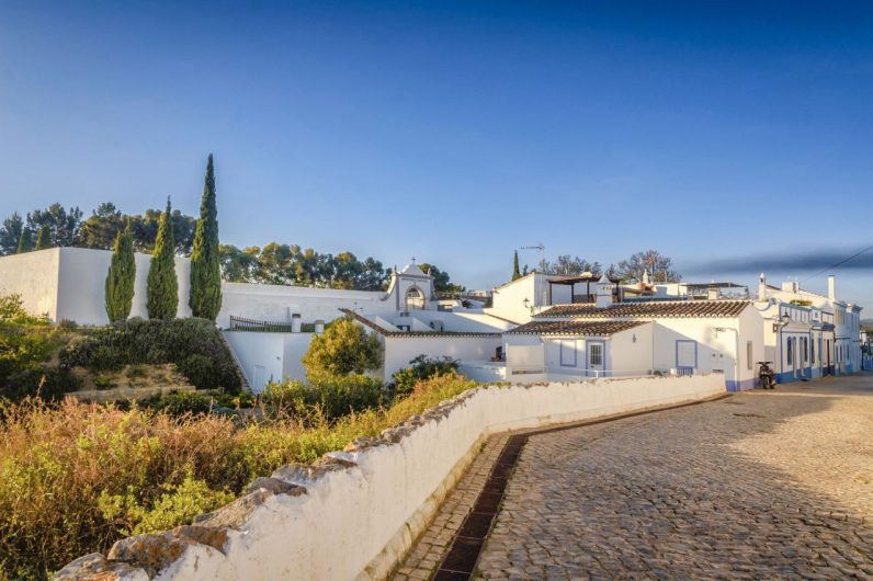 El pueblo más bonito del Algarve está frente a la ría Formosa y es ideal para visitar en invierno