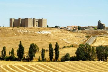 Este misterioso castillo medieval nunca llegó a ser conquistado: es del siglo XIII y está en un pueblo de Valladolid