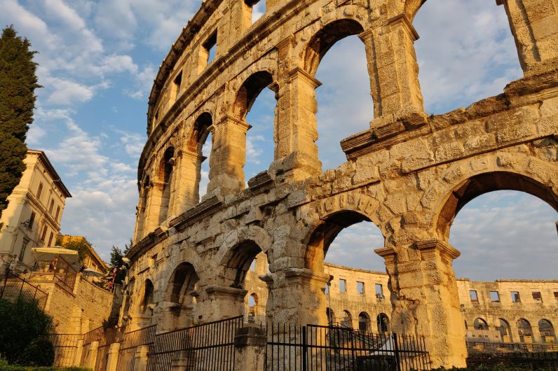 Parece Italia, pero esta ciudad con un anfiteatro romano impresionante está en Croacia y es preciosa