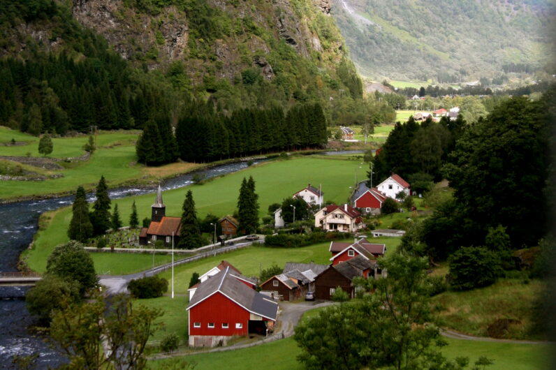 El puerto de crucero m&aacute;s bonito es este pueblo en los fiordos noruegos: un paisaje de postal que se cubre de nieve en invierno