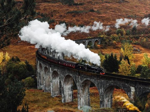 5 trenes panorámicos para disfrutar del otoño en todo su esplendor: el último está en España
