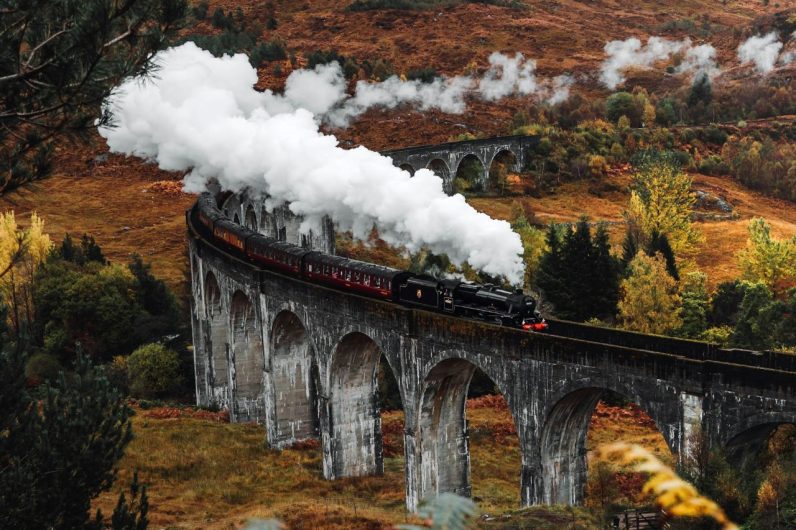 5 trenes panorámicos para disfrutar del otoño en todo su esplendor: el último está en España