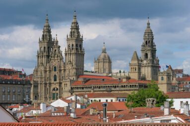 Este hotel del Camino de Santiago tiene 500 años: fue mandado construir por los Reyes Católicos