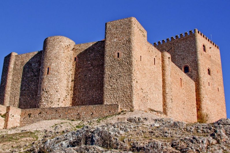 El castillo m&aacute;s impresionante de Andaluc&iacute;a es un tesoro medieval del siglo XIII: est&aacute; en Ja&eacute;n y se puede visitar