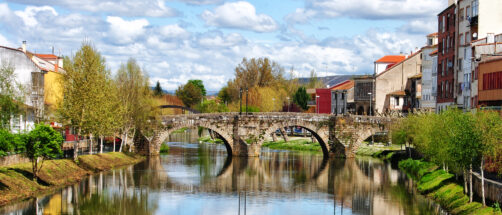 Dicen que esta es la ciudad donde se encuentra el Escorial gallego: est&aacute; en la Ribeira Sacra, llena de monumentos