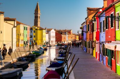 Por qué el invierno es el mejor momento para ir a Venecia y descubrir sus tres islas: están llenas de casas de colores y parecen mágicas