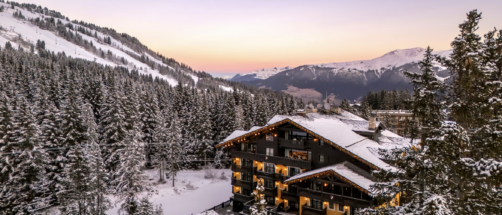 El secreto mejor guardado de los amantes del esqu&iacute; es este hotel franc&eacute;s rodeado de cimas nevadas
