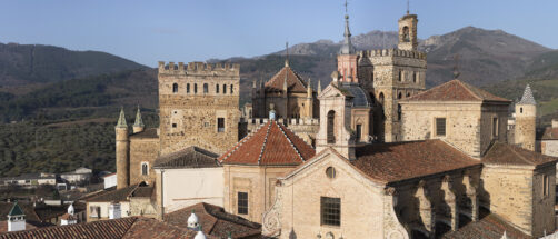 Este espectacular monasterio mud&eacute;jar es una joya de la humanidad: est&aacute; en una villa medieval extreme&ntilde;a