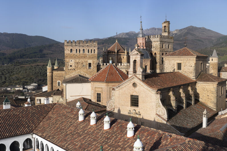 Este espectacular monasterio mud&eacute;jar es una joya de la humanidad: est&aacute; en la villa medieval m&aacute;s bonita de Extremadura