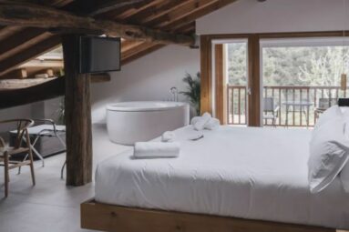 El hotel más bonito del norte de España es este caserío del siglo XIII: tiene ocho habitaciones y un restaurante increíble