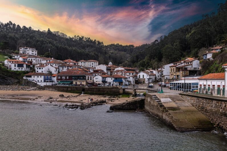 Este es el pueblo m&aacute;s bonito de Asturias: parece sacado de un cuento