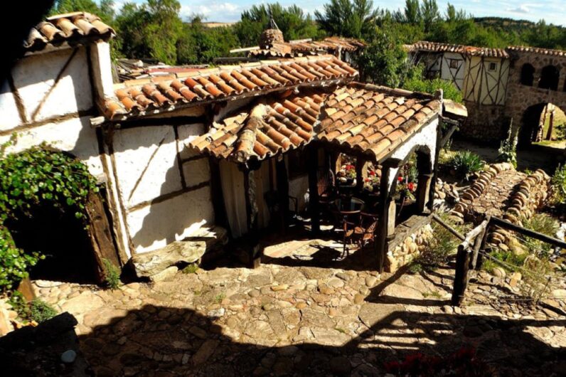 Es el pueblo m&aacute;s bonito de Castilla y Le&oacute;n y est&aacute; completamente vac&iacute;o: est&aacute; en Burgos y es un museo al aire libre