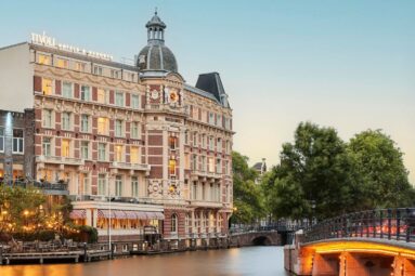 Mucho arte en este hotel de Ámsterdam: Rembrandt pintó aquí La Ronda de Noche, su cuadro más famoso