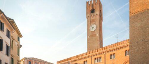 Esta es la ciudad italiana ciudad donde naci&oacute; el tiramis&uacute;: un destino encantador con muy buena gastronom&iacute;a