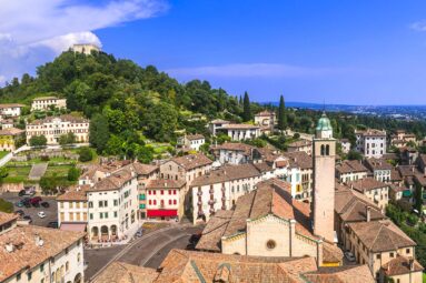 Mucha historia y buenas vistas: esta desconocida ciudad italiana es una de las más elegantes de Europa