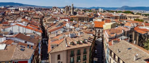 Esta ciudad espa&ntilde;ola tiene la calle con m&aacute;s bares del mundo: tenemos la ruta perfecta para comer all&iacute;