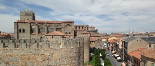 Esta es la primera catedral g&oacute;tica que se construy&oacute; en Espa&ntilde;a: est&aacute; en Castilla y Le&oacute;n y es preciosa