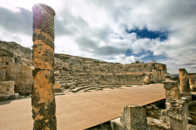 La mejor ruta por los imprescindibles de Cuenca: del teatro romano de Seg&oacute;briga al monasterio de Ucl&eacute;s