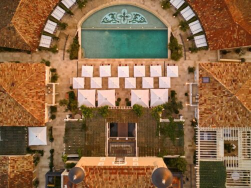 Vuelve The White Lotus: este es el hotel franc&eacute;s donde se grabar&aacute; la nueva temporada, muy cerca de Espa&ntilde;a