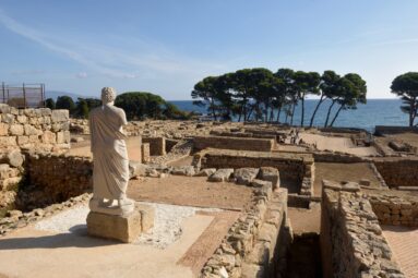 Historia, restos romanos y vistas increíbles: este destino junto al Mediterráneo está lleno de tesoros ocultos