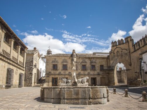 Este es el pueblo m&aacute;s renacentista de Espa&ntilde;a: est&aacute; en Andaluc&iacute;a, lleno de palacios preciosos