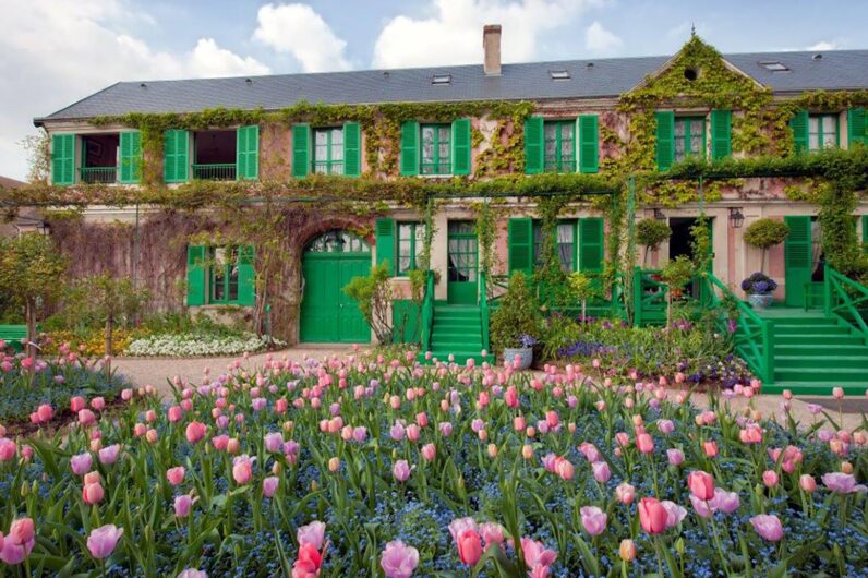 Este es el pueblo franc&eacute;s donde puedes visitar la casa de Monet y su precioso jard&iacute;n: est&aacute; a solo una hora de Par&iacute;s