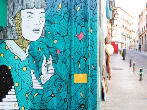 El Lavapi&eacute;s m&aacute;s art&iacute;stico: as&iacute; es la peque&ntilde;a calle de Madrid con las mejores galer&iacute;as de arte actual