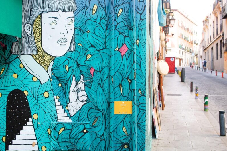 El Lavapi&eacute;s m&aacute;s art&iacute;stico: as&iacute; es la peque&ntilde;a calle de Madrid con las mejores galer&iacute;as de arte actual