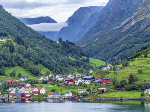 El viaje perfecto para Semana Santa: un pueblo de 100 habitantes que resume la belleza del norte de Europa