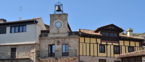Buena gastronom&iacute;a y encanto medieval: este pueblo de Burgos tiene el mejor lechazo asado