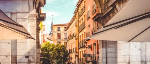 Nada de neotabernas: la ruta de bares centenarios y muy castizos que sigue viva en pleno centro de Madrid