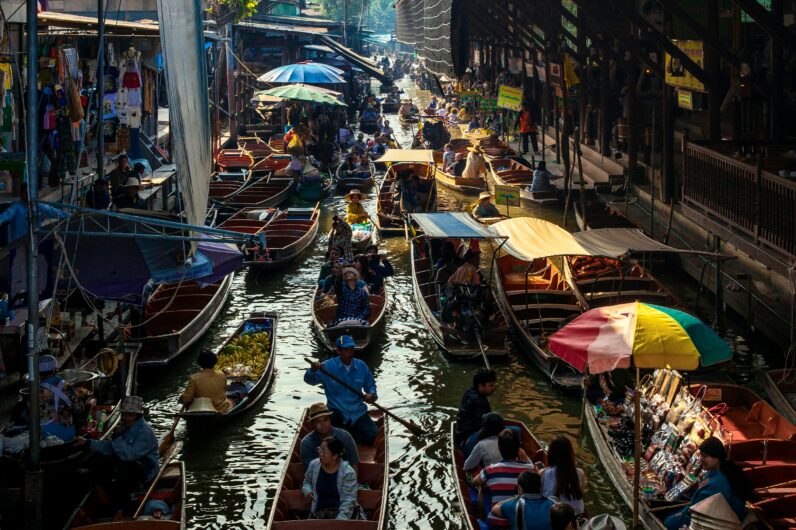 As&iacute; es Damnoen Saduak, el mercado flotante m&aacute;s famoso de Tailandia que todav&iacute;a se recorre en canoa