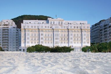 Este es el hotel de Brasil que defini&oacute; el glamour tropical: est&aacute; en la playa m&aacute;s famosa del mundo