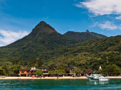 En estas playas paradis&iacute;acas de Brasil, la selva llega hasta el agua y solo se pueden recorrer en barco o a pie